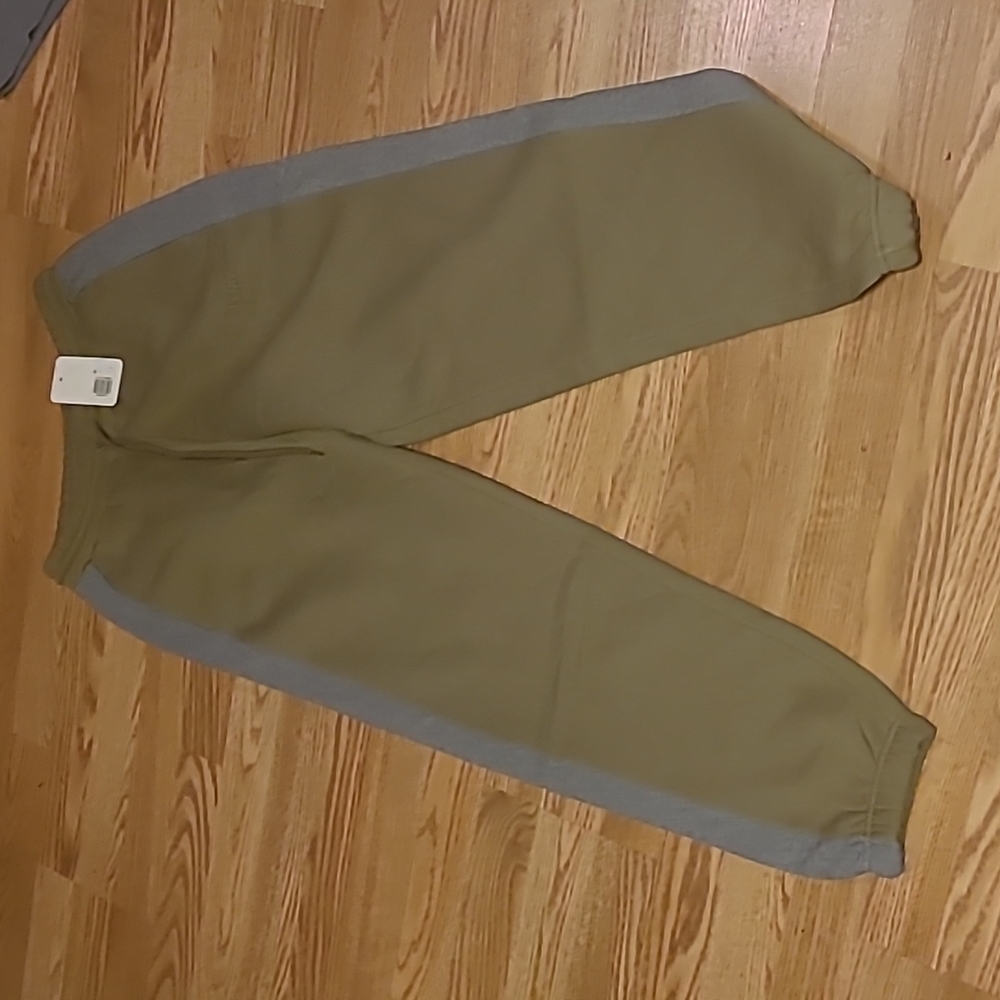 New Levi's sweatpants size M